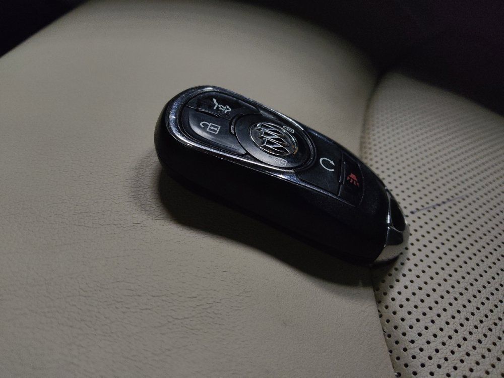 Used 2019 Buick Envision Premium w/ LPO, Active Package AWD/4WD image 32