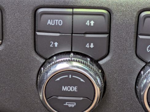 Used 2025 GMC Sierra 2500 SLT AWD/4WD image 27