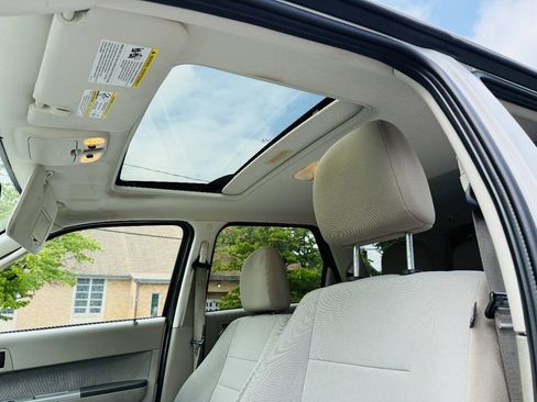 Used 2011 Ford Escape XLT w/ 201A Rapid Spec Order Code FWD image 12
