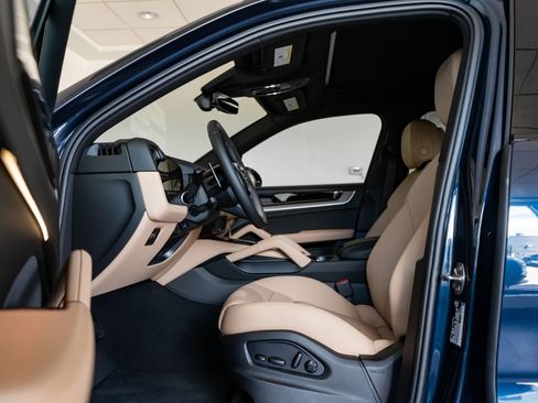 New 2026 Porsche Cayenne AWD/4WD image 5