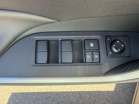 Used 2025 Toyota RAV4 LE AWD/4WD image 18
