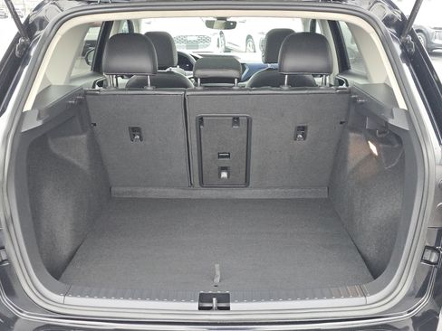 Certified 2023 Volkswagen Taos SE w/ Panoramic Sunroof Package image 16