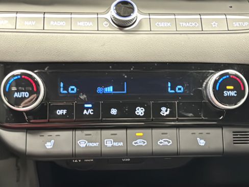 Used 2024 Hyundai Elantra SEL w/ Convenience Package FWD image 18