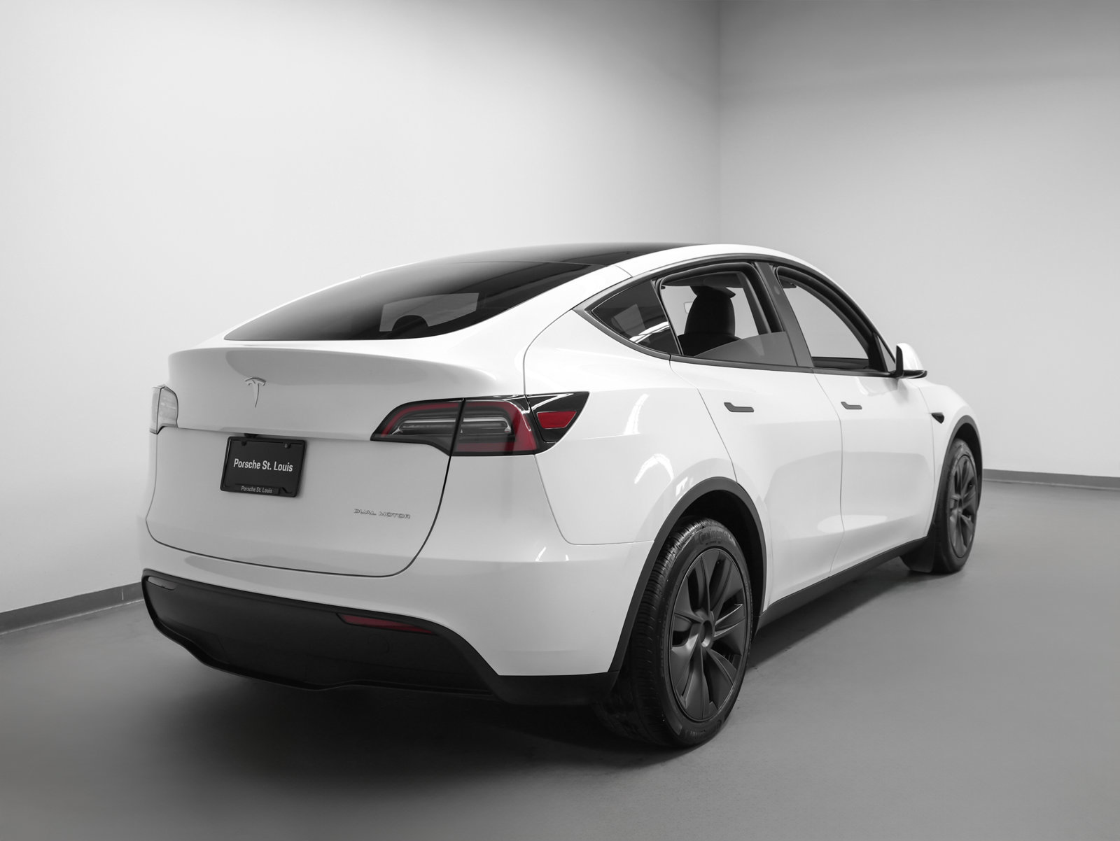 Used 2024 Tesla Model Y Long Range AWD/4WD image 12