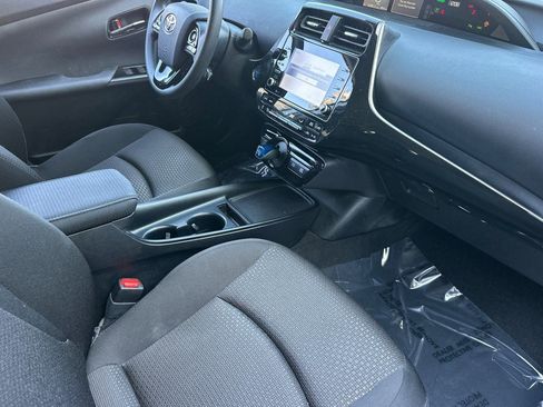 Used 2022 Toyota Prius LE image 30