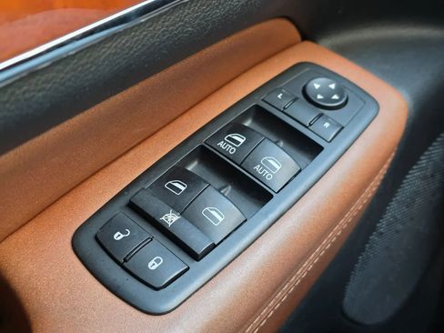 Used 2012 Jeep Grand Cherokee Overland image 29