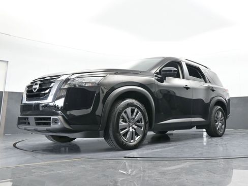 Used 2025 Nissan Pathfinder SV image 58