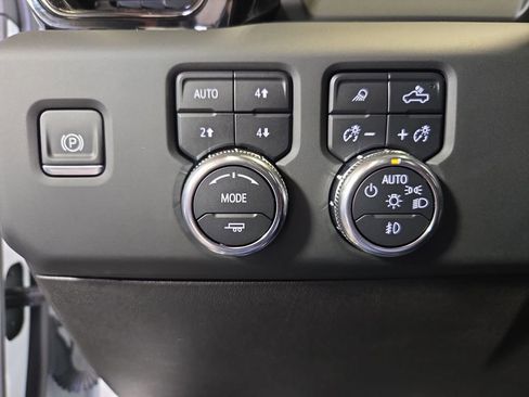 Used 2024 GMC Sierra 2500 AT4 w/ AT4 Preferred Package image 27