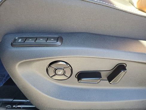 Used 2025 Volkswagen Tiguan SEL R-Line image 16