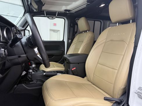 Used 2018 Jeep Wrangler Unlimited Sahara AWD/4WD image 13