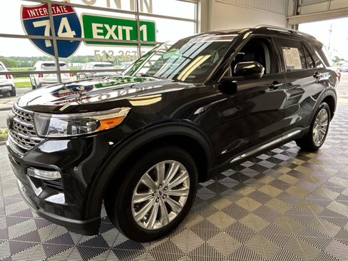 Used 2023 Ford Explorer Limited w/ Equipment Group 301A AWD/4WD image 3