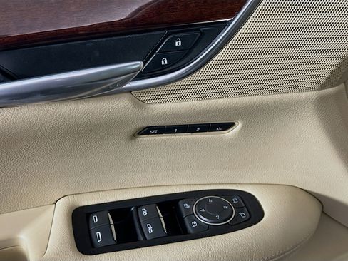 Used 2018 Cadillac XT5 Luxury w/ Driver Awareness Package image 15