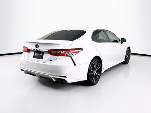 Used 2020 Toyota Camry SE FWD image 9