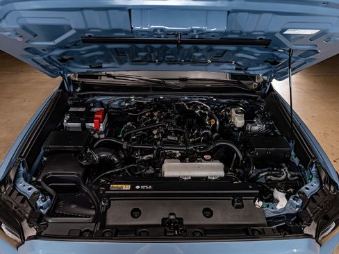 Used 2025 Toyota 4Runner SR5 AWD/4WD image 29