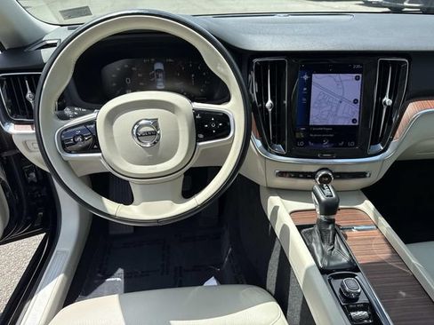 Used 2021 Volvo S60 T5 Momentum w/ Premium Package AWD/4WD image 18