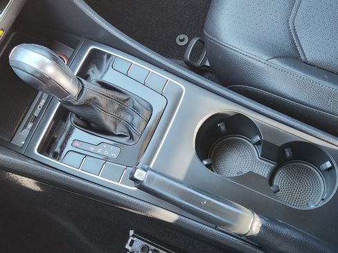 Used 2017 Volkswagen Passat 1.8T R-Line image 20