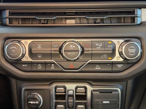 New 2026 Jeep Gladiator Sport AWD/4WD image 16