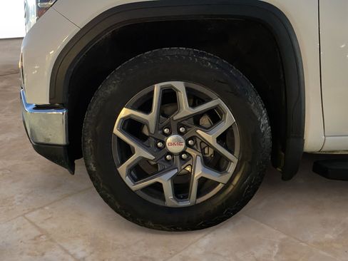 Used 2022 GMC Sierra 1500 SLT w/ SLT Convenience Package image 31