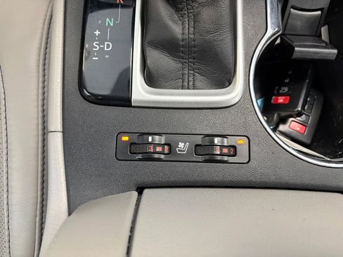 Used 2015 Toyota Highlander Limited AWD/4WD image 26