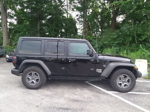 Used 2018 Jeep Wrangler Unlimited Sport S AWD/4WD image 8