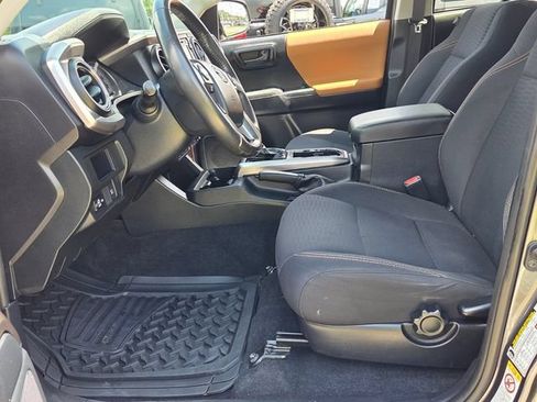 Used 2019 Toyota Tacoma SR5 RWD image 5