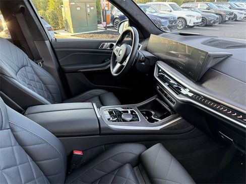 Certified 2024 BMW X7 xDrive40i w/ M Sport Package image 28