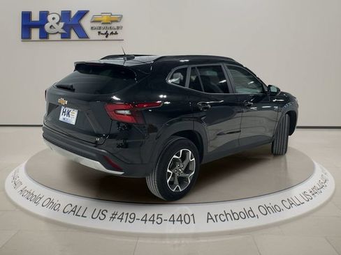 Used 2025 Chevrolet Trax LT w/ Driver Confidence Package FWD image 6