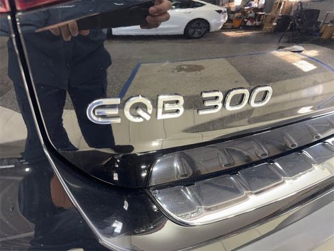 Used 2023 Mercedes-Benz EQB 300 4MATIC image 23