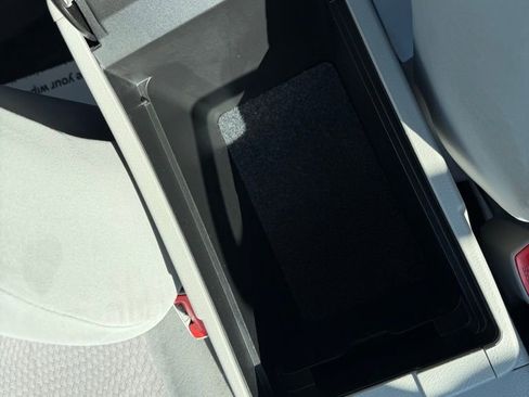 Used 2011 Toyota Camry LE image 21