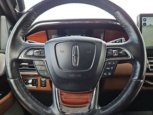 Used 2023 Lincoln Navigator Reserve AWD/4WD image 30