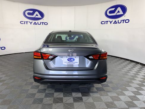 Used 2025 Nissan Altima 2.5 SV FWD image 4