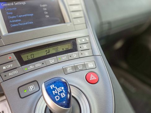 Used 2015 Toyota Prius Two image 18