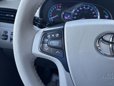 Used 2014 Toyota Sienna XLE w/ Entertainment Package image 24