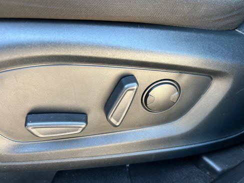 Used 2020 Ford Explorer XLT RWD image 12