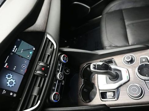 Used 2021 Alfa Romeo Giulia Ti w/ Nero Edizione image 16