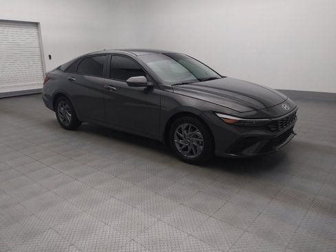 Used 2024 Hyundai Elantra SEL image 11