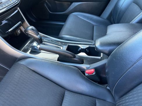 Used 2017 Honda Accord Sport image 29