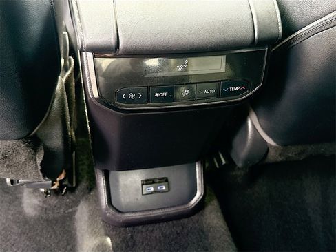 Used 2022 Toyota Highlander XLE image 27