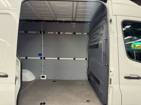 Used 2021 Mercedes-Benz Sprinter 2500 image 13