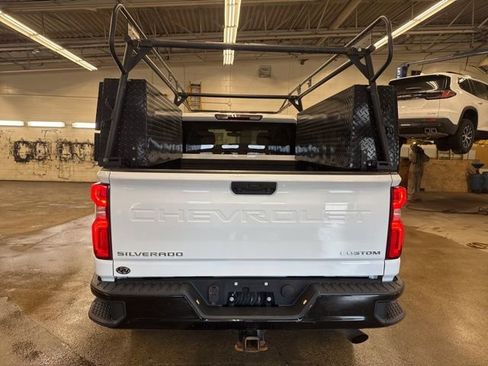 Used 2021 Chevrolet Silverado 2500 Custom w/ Custom Value Package image 5