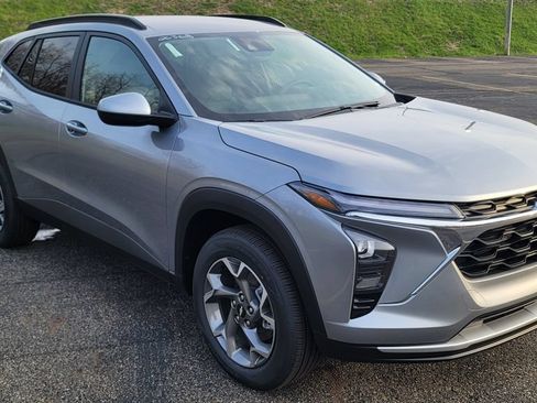 New 2026 Chevrolet Trax LT FWD image 2