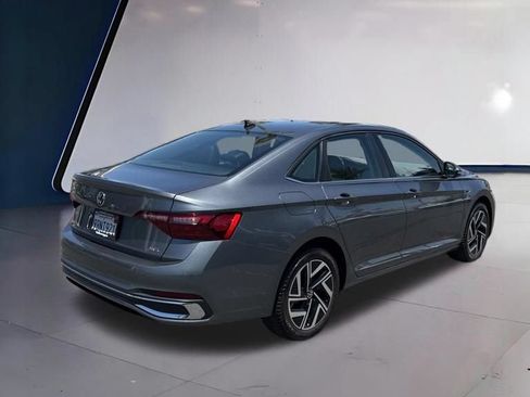 Certified 2022 Volkswagen Jetta SEL FWD image 2