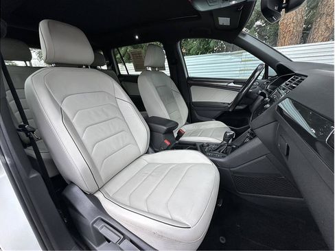 Used 2018 Volkswagen Tiguan SEL Premium w/ R-Line Package AWD/4WD image 15