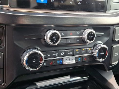 Used 2025 Ford F250 4x4 Crew Cab Super Duty image 15