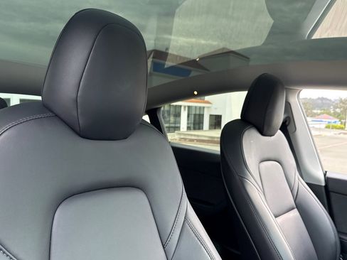 Used 2020 Tesla Model Y Long Range image 26