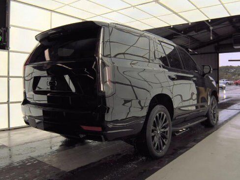 Used 2024 Cadillac Escalade Premium Luxury AWD/4WD image 4
