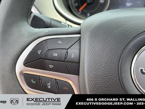 Used 2022 Jeep Cherokee Latitude Lux w/ Sun & Sound Group AWD/4WD image 13