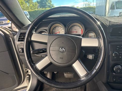 Used 2009 Dodge Challenger R/T image 32