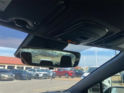 Used 2025 Toyota Corolla SE image 31