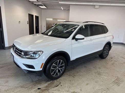 Used 2019 Volkswagen Tiguan SE w/ Panoramic Sunroof Package image 4